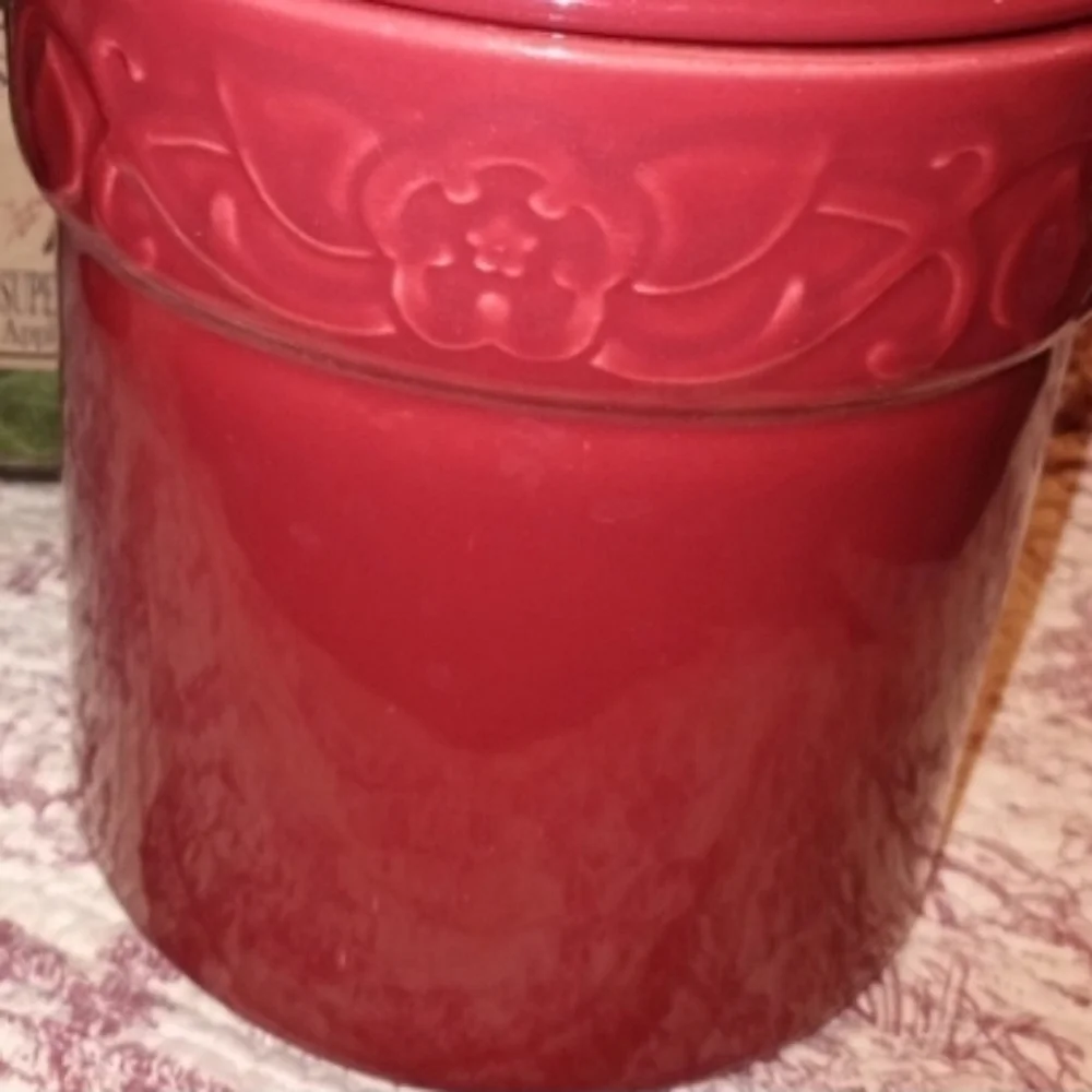 VINTAGE GRANDMAS OLD GLAZED CERAMIC COOKIE JAR🍪 WITH ENGRAVED FLORAL PATTERN